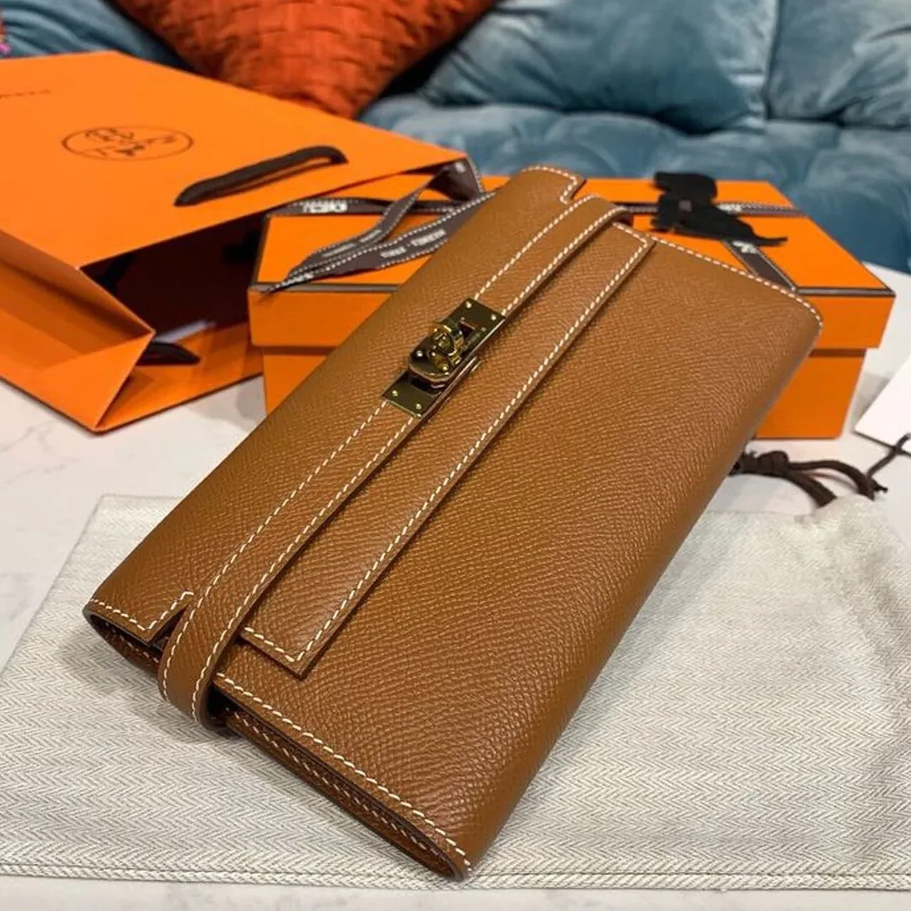 Hermes Kelly Wallet To Go Woc Brown With Gold Toned Hardware Bag / Hermes Kelly Wallet To Go Woc Brown With Gold Toned Hardware Bag /