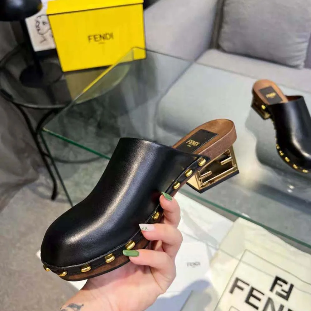 Fendi Baguette Show Black Leather Medium for Women in Heel Clogs