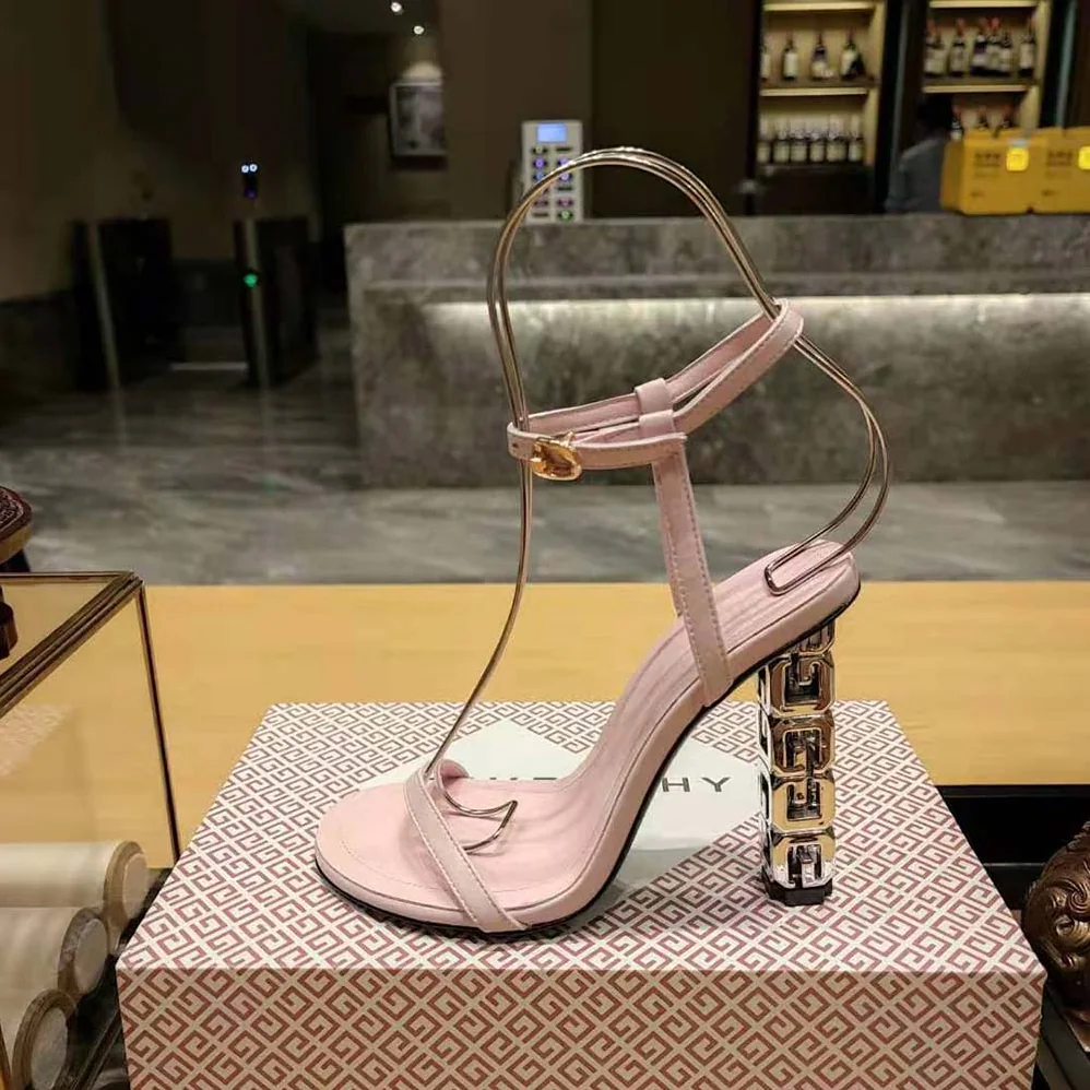 Givenchy G Cube Sandals in Leather for Women in Pink Givenchy G Cube Sandals in Leather for Women in Pink