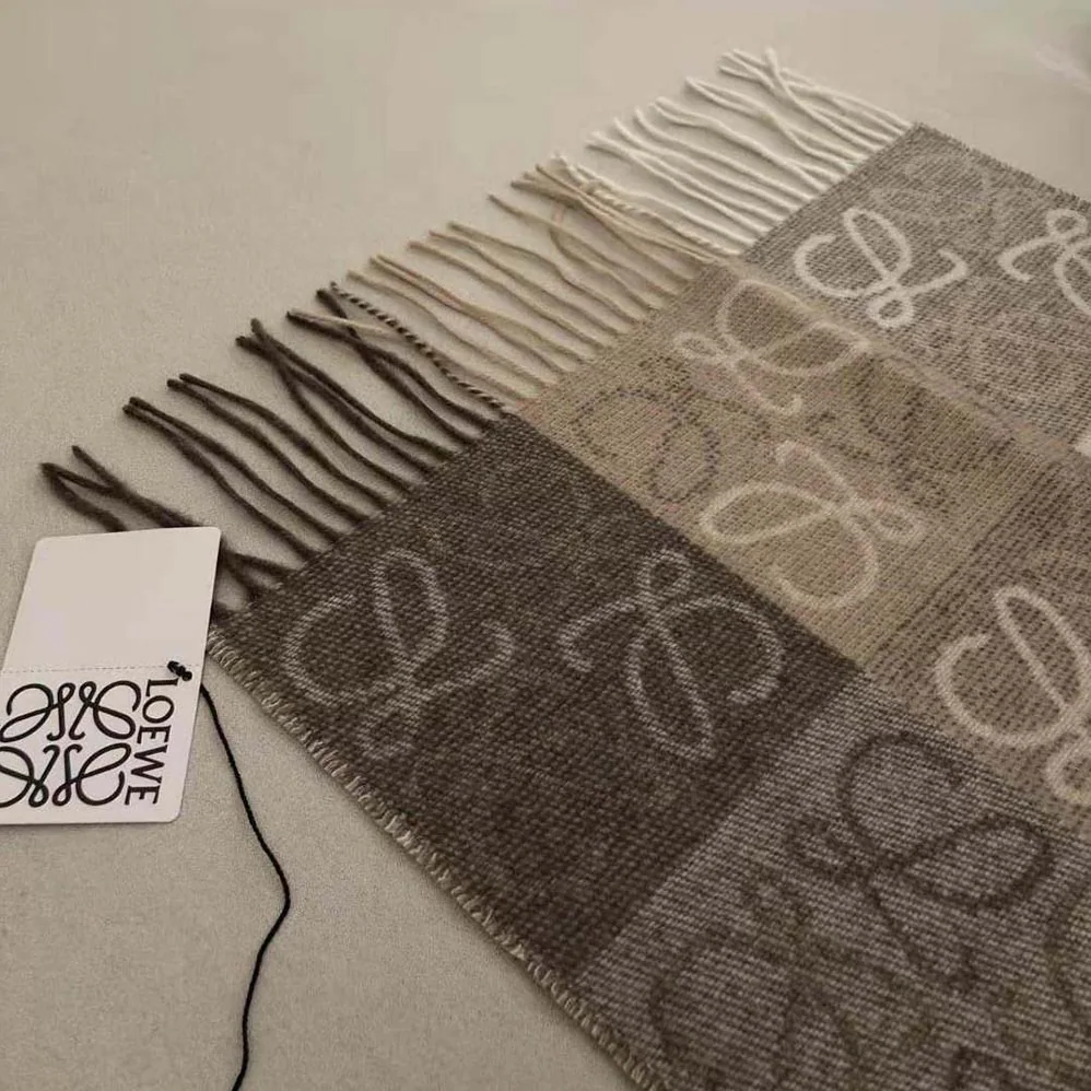 Loewe Scarf in Wool and Cashmere for Unisex in Beige Loewe Scarf in Wool and Cashmere for Unisex in Beige