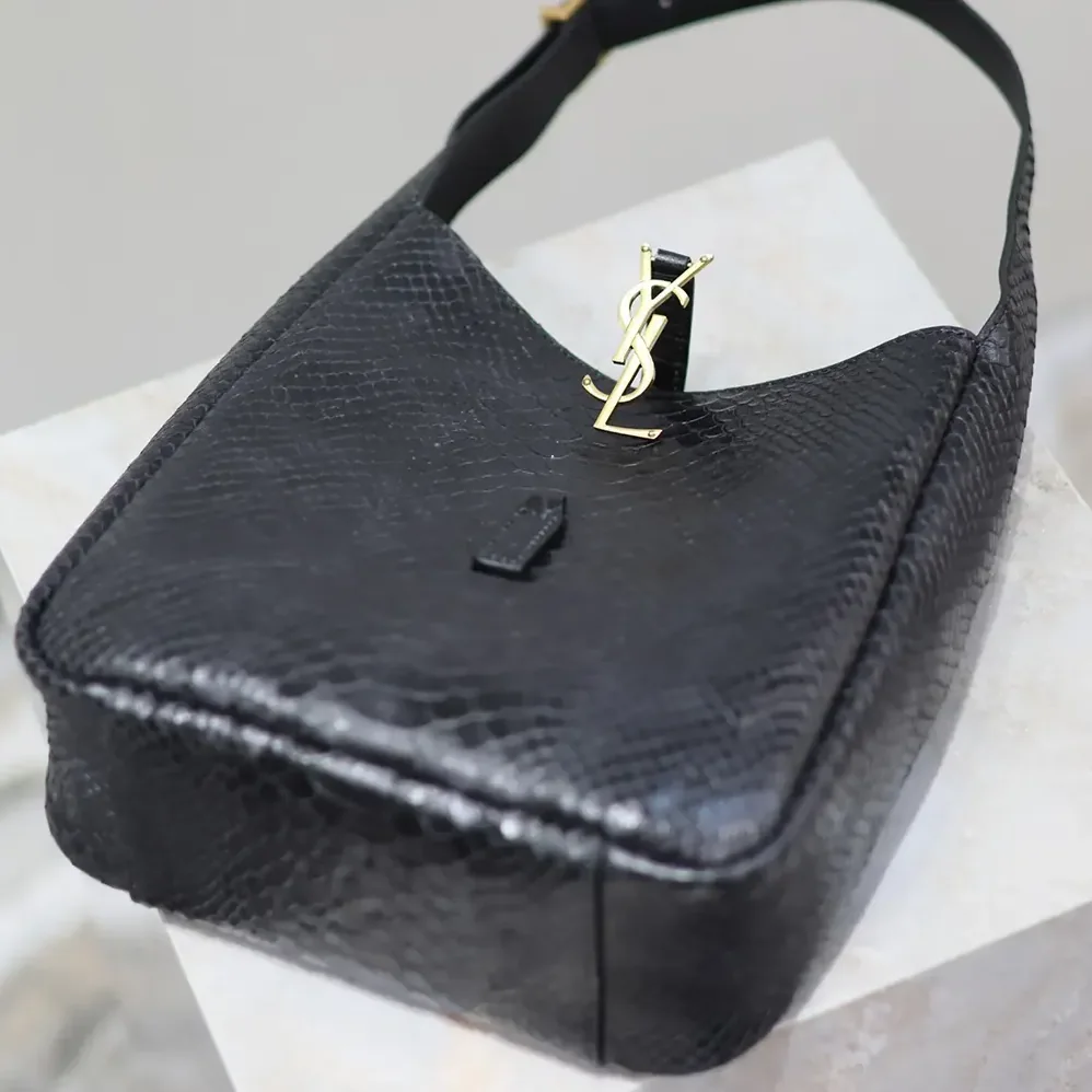 Saint Laurent YSL Le 5 à 7 Small Supple in Python for Women in Black Saint Laurent YSL Le 5 à 7 Small Supple in Python for Women in Black