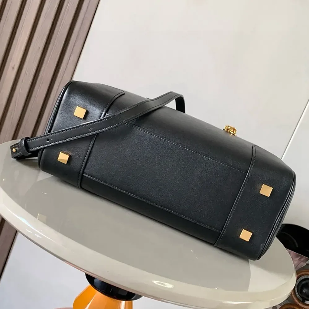 Loewe Amazona 28 Bag in Nappa Calfskin for Unisex in Black Loewe Amazona 28 Bag in Nappa Calfskin for Unisex in Black