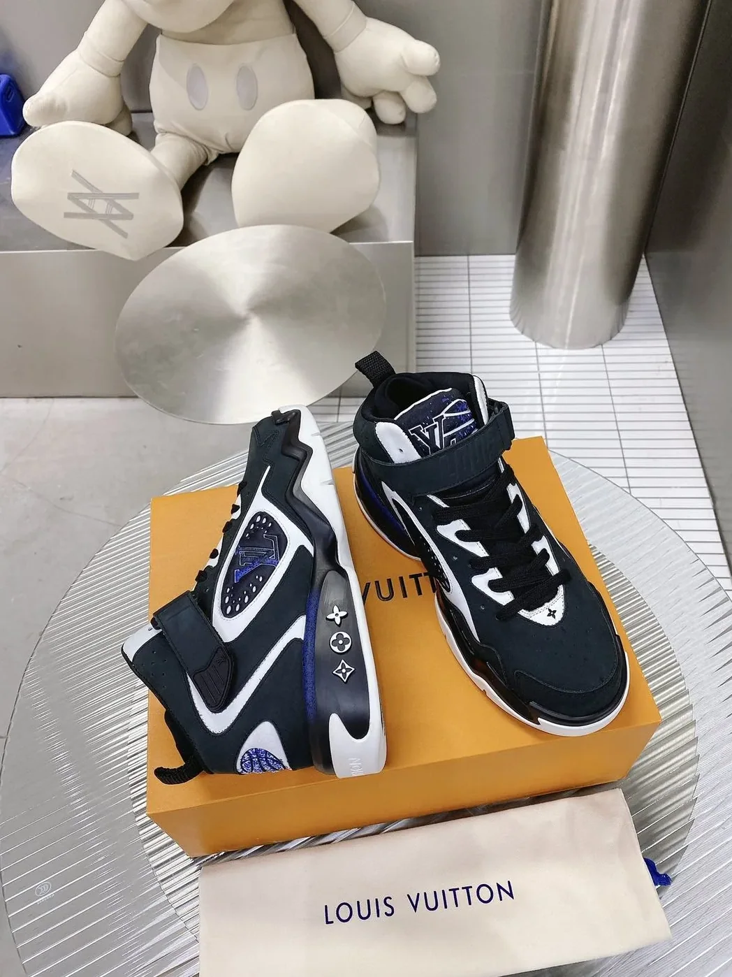 Louis Vuitton Sneaker LV Trainer 2 Black for Women