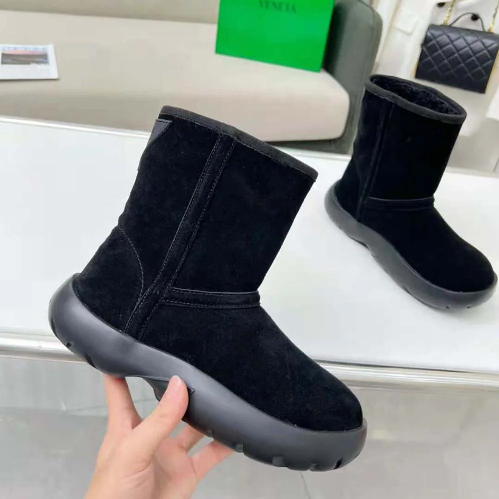 Bottega Veneta Snap Ankle Boot Realised in Shearling Calfskin for Unisex in Black Bottega Veneta Snap Ankle Boot Realised in Shearling Calfskin for Unisex in Black