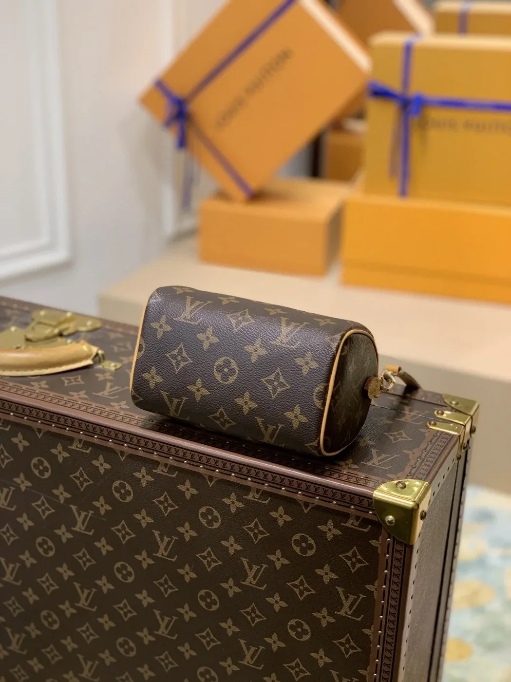 Louis Vuitton Nano Speedy Top Handle Bag / Brown Monogram Canvas Gold Hardware Louis Vuitton Nano Speedy Top Handle Bag / Brown Monogram Canvas Gold Hardware