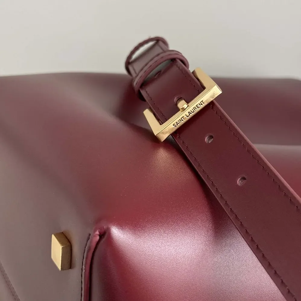 Saint Laurent YSL Le 37 in Shiny Leather for Women in Maroon