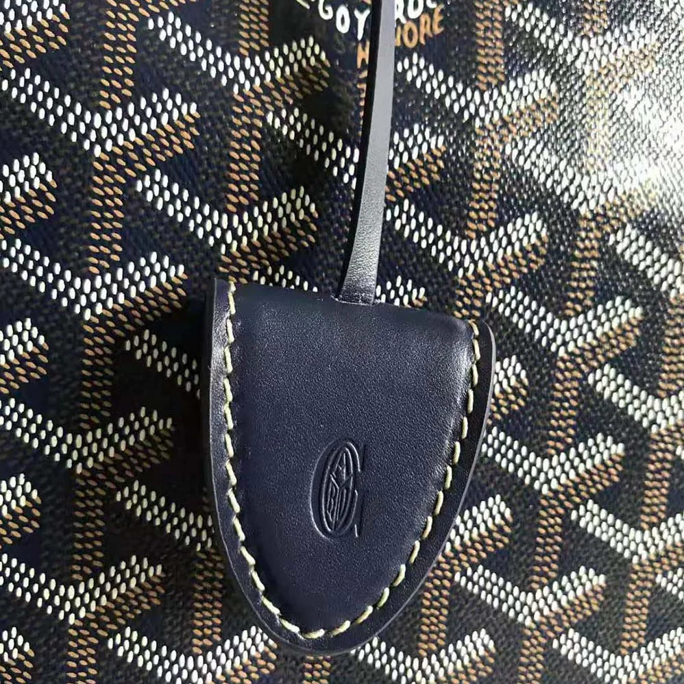 Goyard Bellechasse Biaude PM Bag for Women in Navy Goyard Bellechasse Biaude PM Bag for Women in Navy