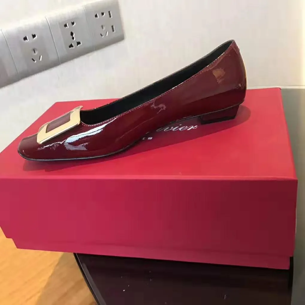 Roger Vivier Belle Vivier Pumps in Patent Leather for Women in Red