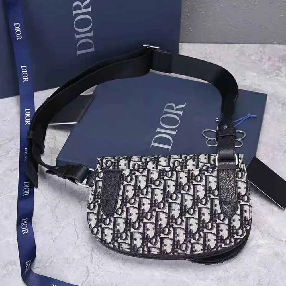 Dior Saddle Pouch Dior Oblique Jacquard for Men in Silver Dior Saddle Pouch Dior Oblique Jacquard for Men in Silver