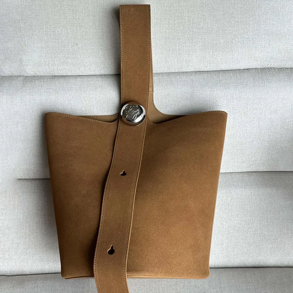 Loewe Large Pebble Bucket Bag in Suede Calfskin-BANBBBHX01 for Unisex Loewe Large Pebble Bucket Bag in Suede Calfskin-BANBBBHX01 for Unisex