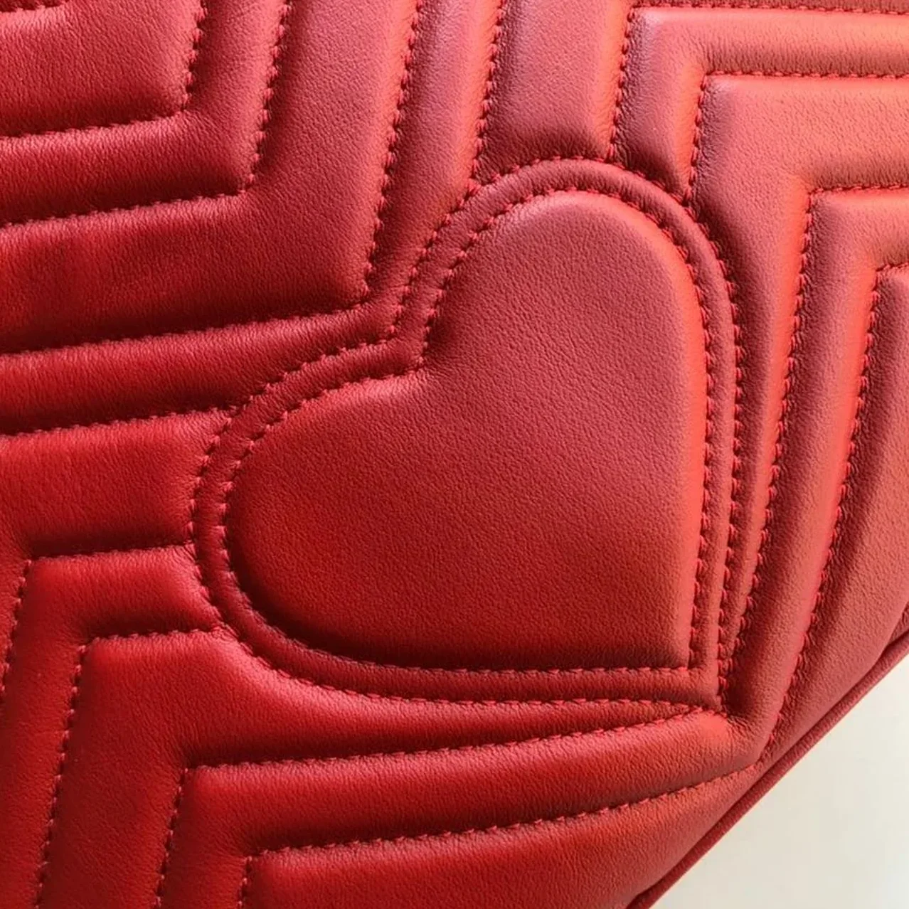 Gucci Marmont Small Matelassé Shoulder Bag Hibiscus Red Matelassé Chevron / GG
