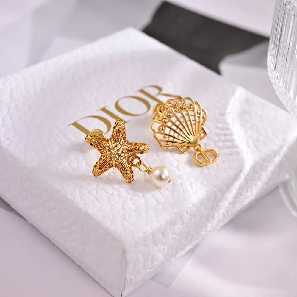 Dior Cabinet de Curiosités Earrings Gold-Finish Metal and White Resin Pearls for Women Dior Cabinet de Curiosités Earrings Gold-Finish Metal and White Resin Pearls for Women