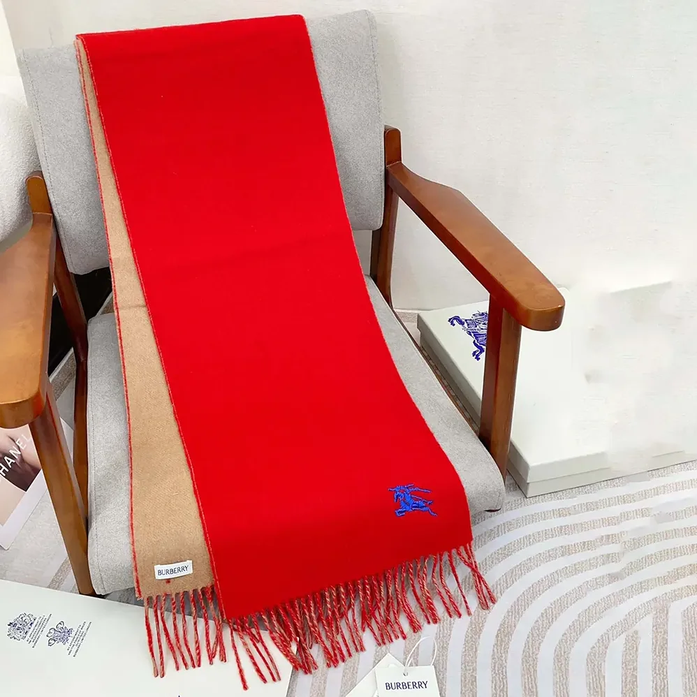 Burberry Reversible Cashmere Scarf for Unisex in Red Burberry Reversible Cashmere Scarf for Unisex in Red
