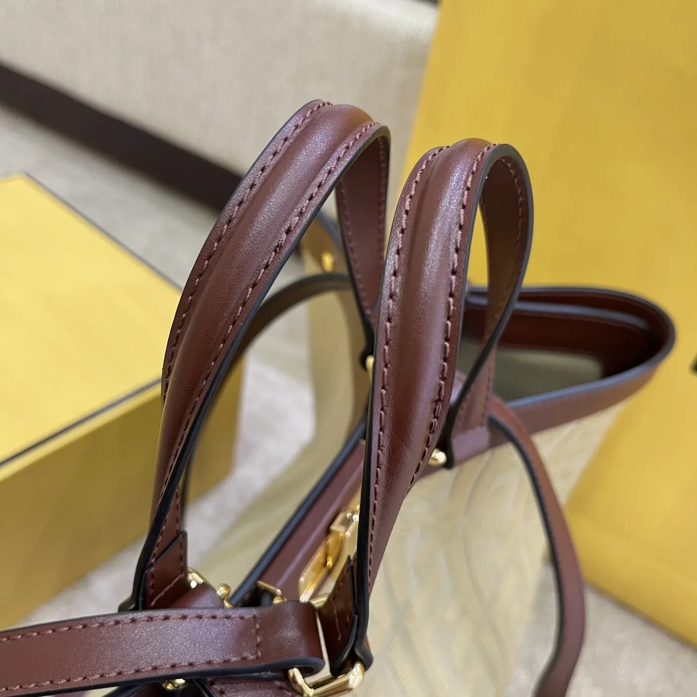 Fendi Peekaboo X in tote Bag Beige Canvas