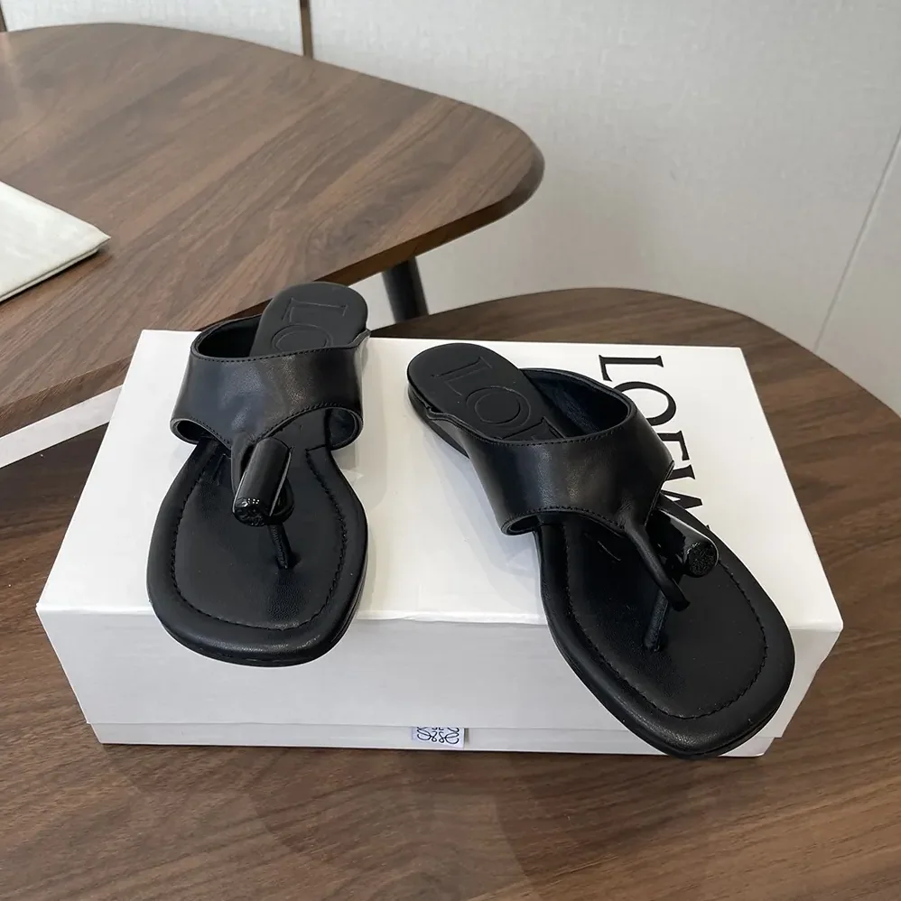 Loewe Toggle Flat Sandal in Shiny Smoot Calfskin for Women in Black Loewe Toggle Flat Sandal in Shiny Smoot Calfskin for Women in Black