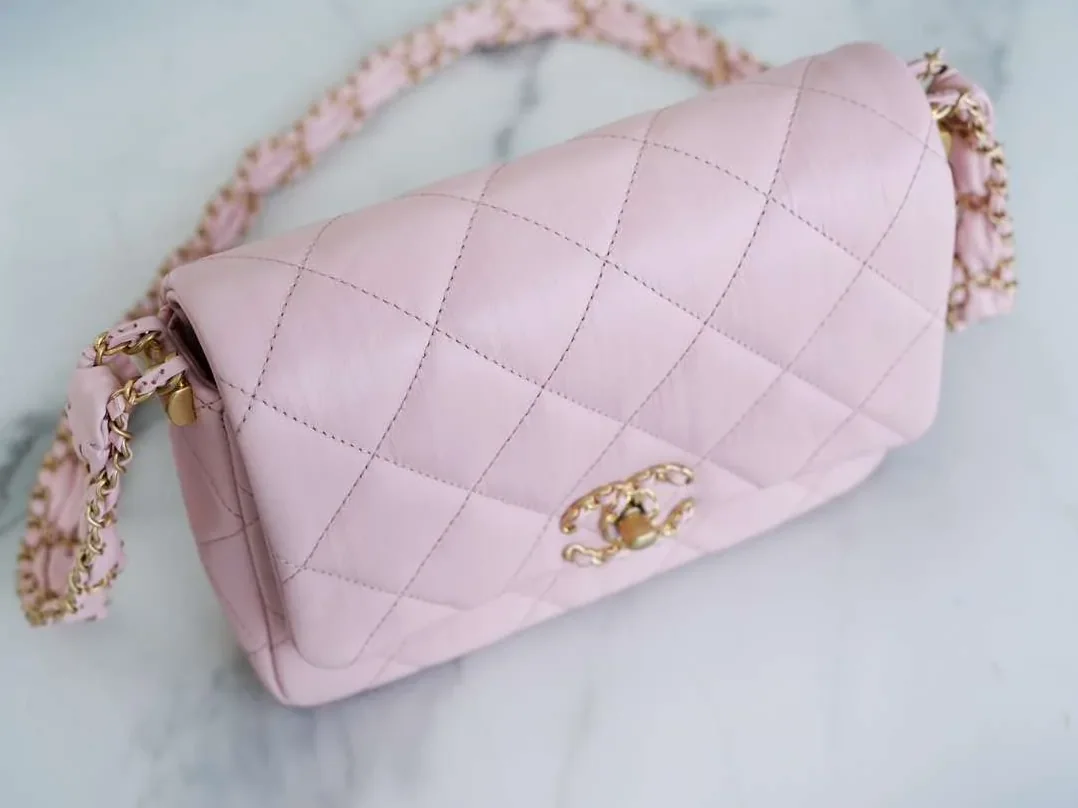 Chanel Wide Shoulder Bag Pink /