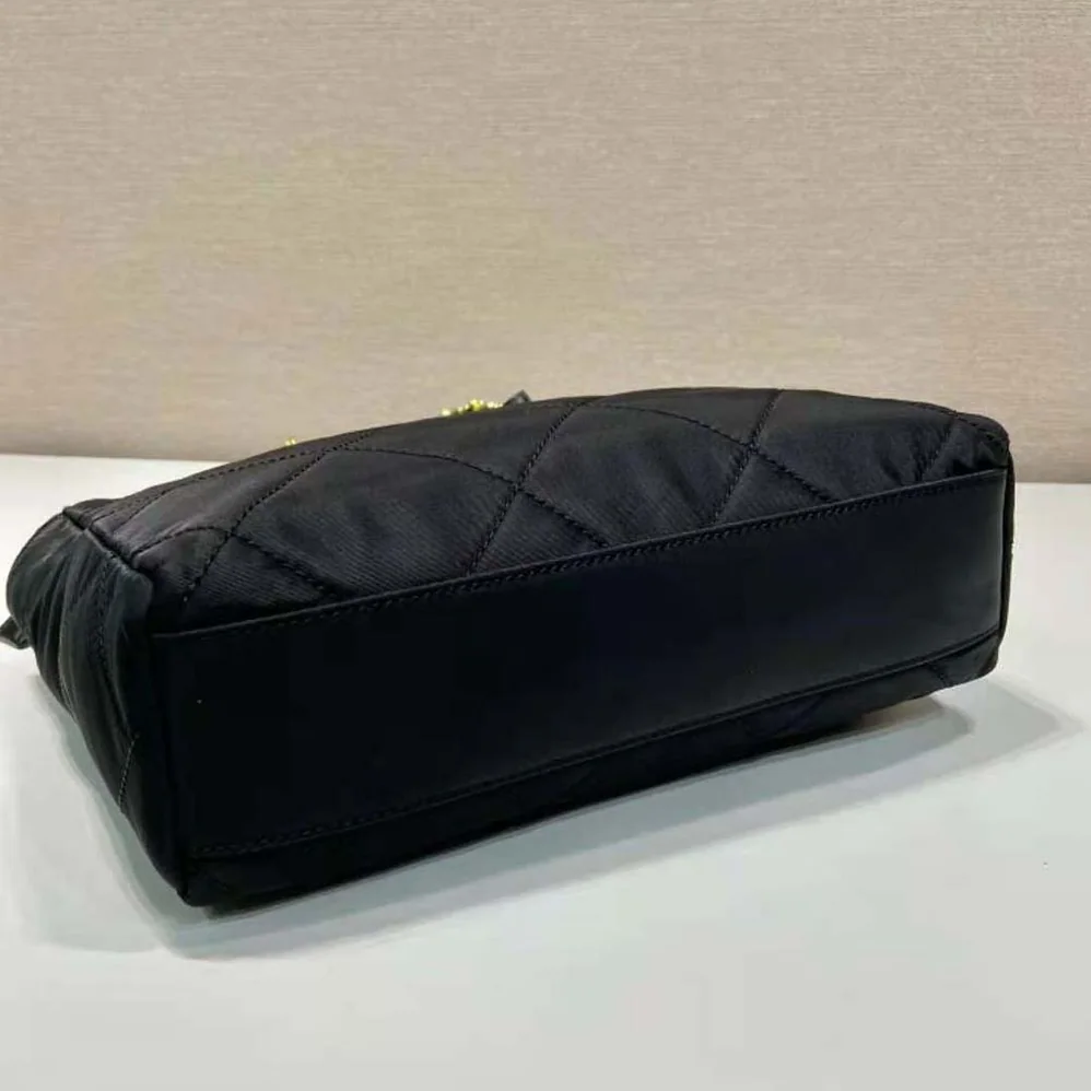Prada Re-Edition 1995 Chaîne Re-Nylon Tote Bag for Women in Black Prada Re-Edition 1995 Chaîne Re-Nylon Tote Bag for Women in Black