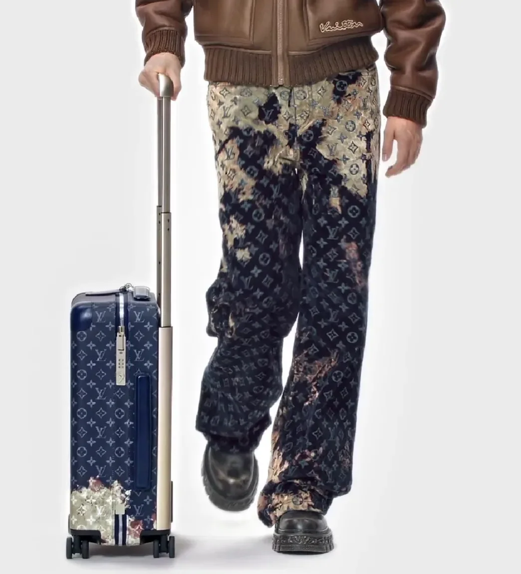Louis Vuitton Horizon 55 Suitcase in Blue Champagne Hardware Louis Vuitton Horizon 55 Suitcase in Blue Champagne Hardware