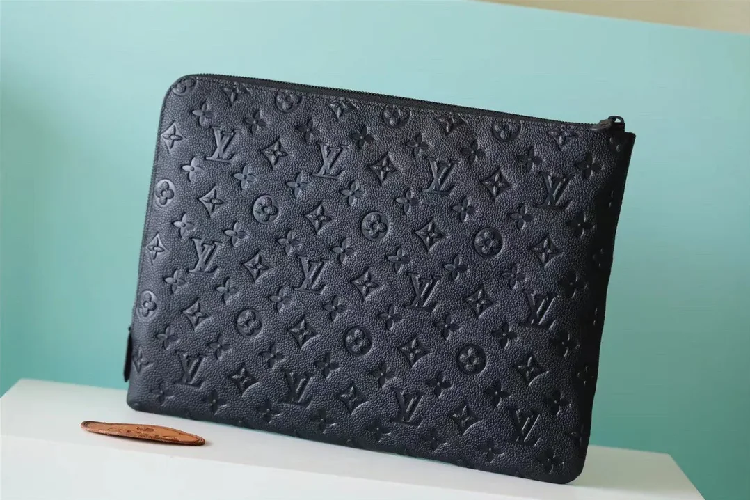 Louis Vuitton MM Etui De Voyage Taurillon Monogram