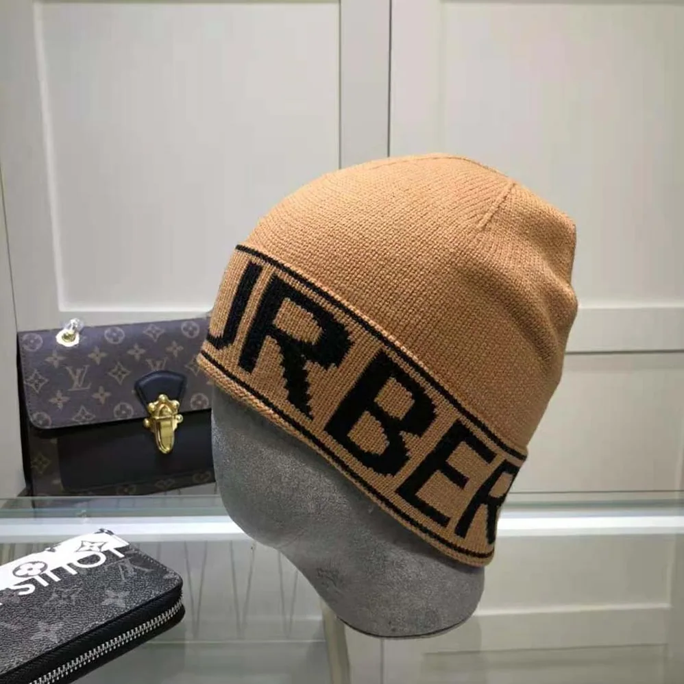 Burberry Logo Intarsia Cashmere Beanie for Women in Brown Burberry Logo Intarsia Cashmere Beanie for Women in Brown