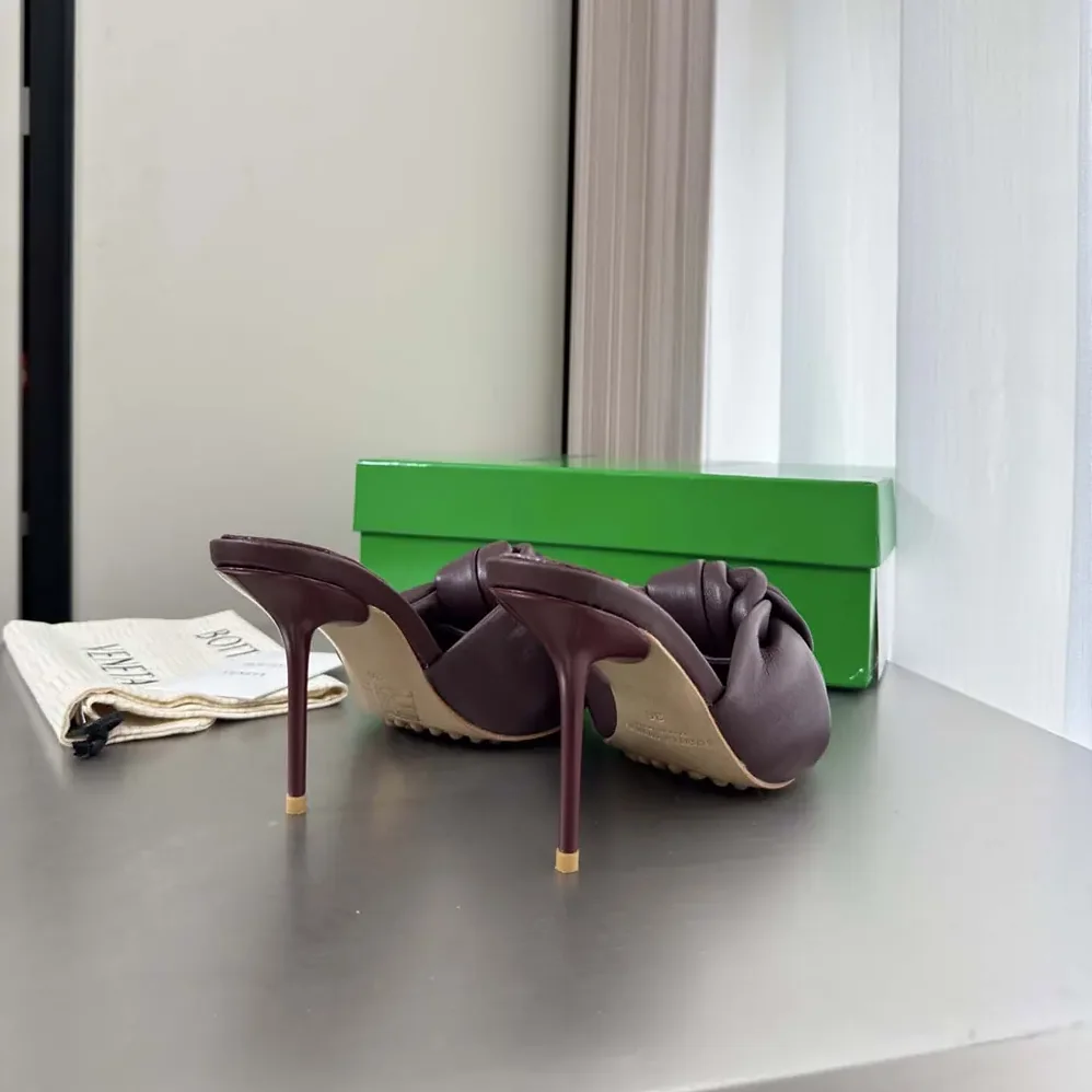 Bottega Veneta Cherry Mule in Supple Nappa Leather for Women in Deep Mahogany