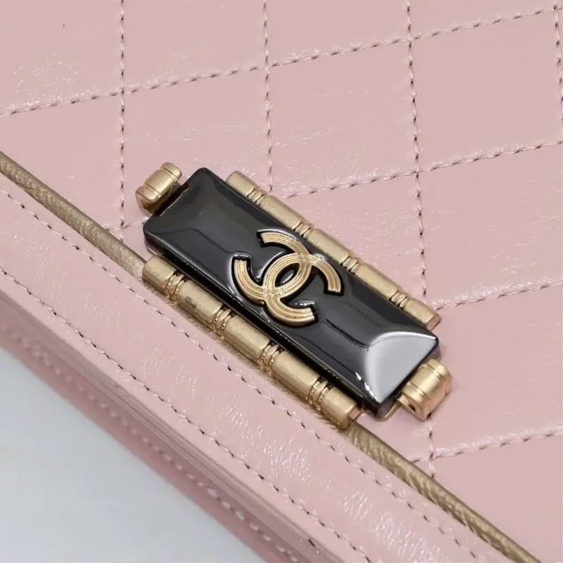 Chanel Sheep Crossbody Bag Pink / Chanel Sheep Crossbody Bag Pink /