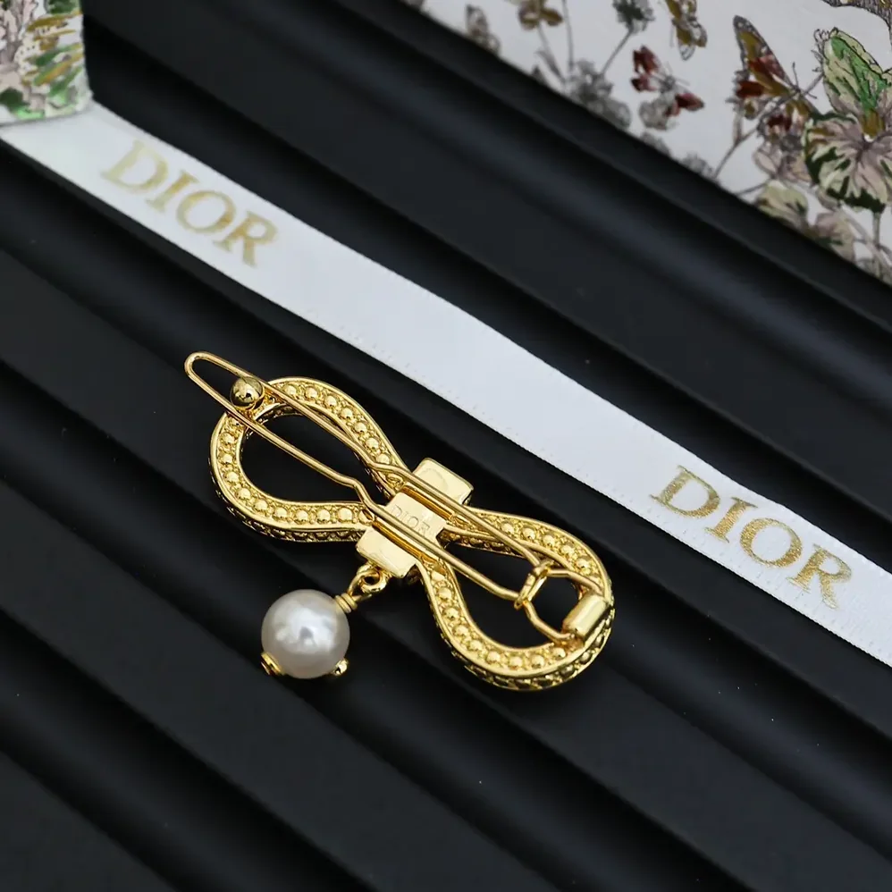 Dior Le Nœud de Dior Barrette Champagne-Finish Metal with a White Resin Pearl for Women
