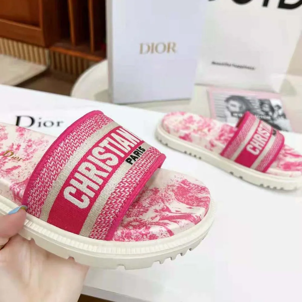 Dior Dway Slide Bright Toile de Jouy Embroidered Cotton for Women in Pink Dior Dway Slide Bright Toile de Jouy Embroidered Cotton for Women in Pink