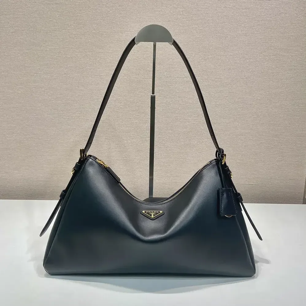 Prada Aimée Large Leather Shoulder Bag for Women in Black Prada Aimée Large Leather Shoulder Bag for Women in Black