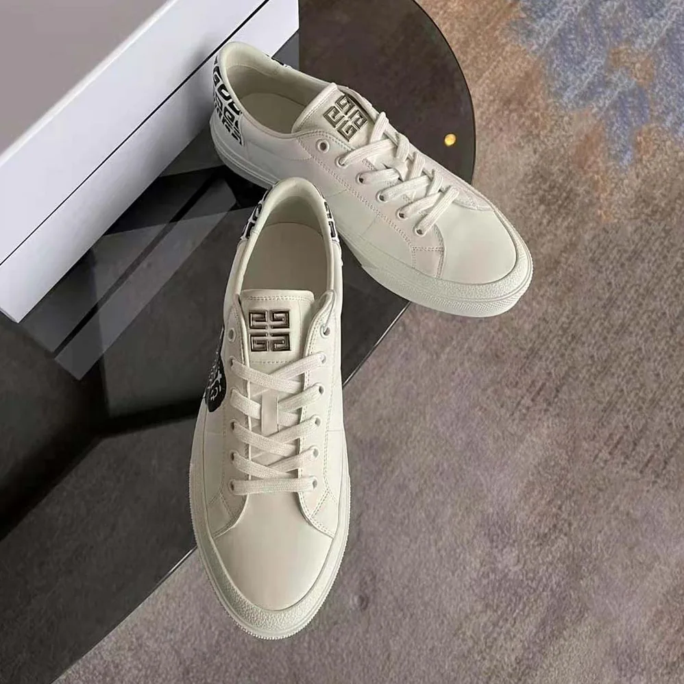 Givenchy Sneakers in Leather with Tag Effect 4G Print for Unisex in White
