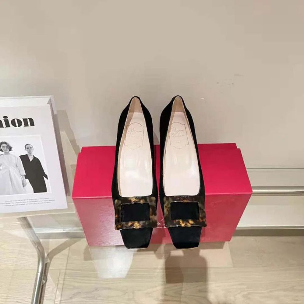 Roger Vivier Belle Vivier Turtle Buckle Pumps in Suede for Women