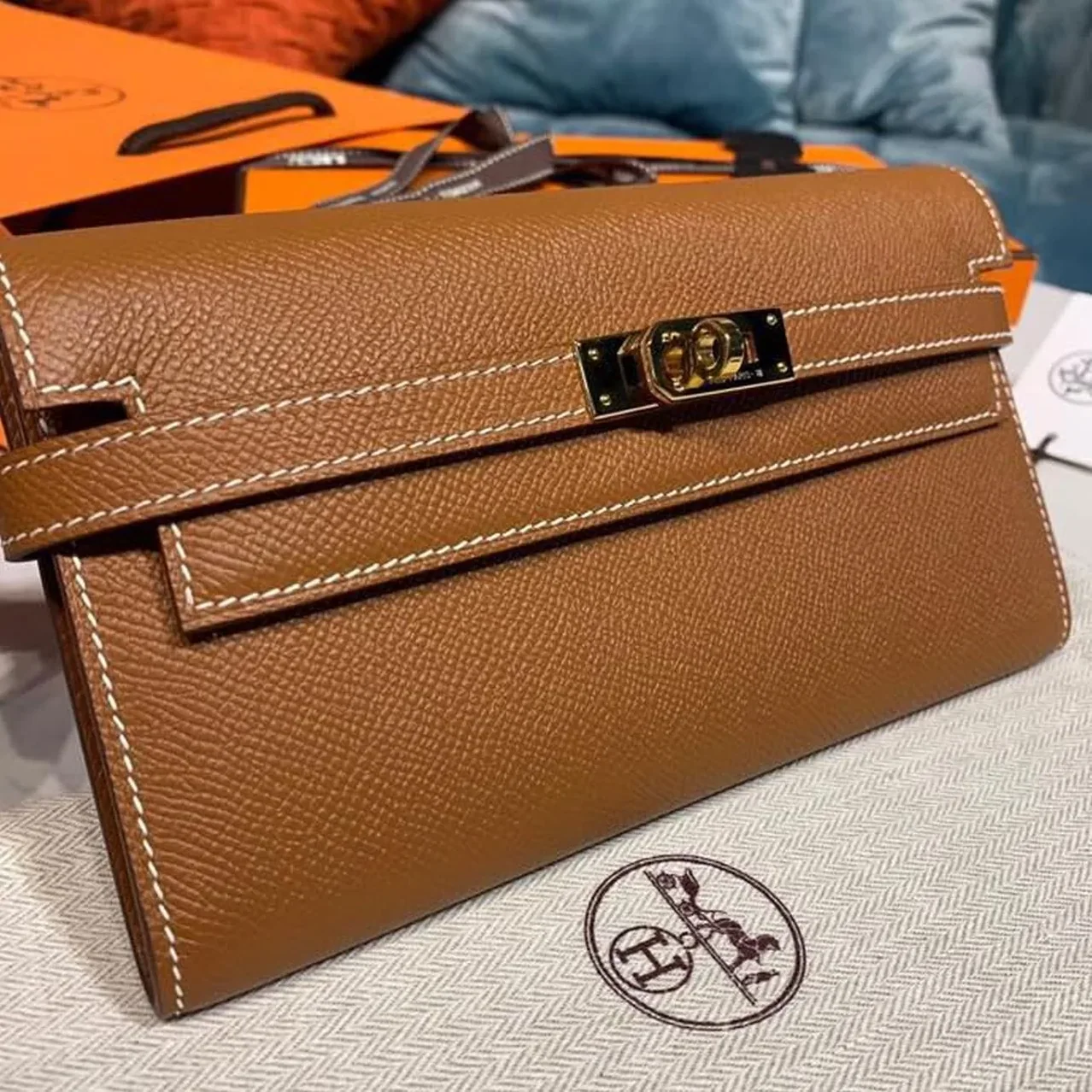 Hermes Kelly Wallet To Go Woc Brown With Gold Toned Hardware Bag / Hermes Kelly Wallet To Go Woc Brown With Gold Toned Hardware Bag /