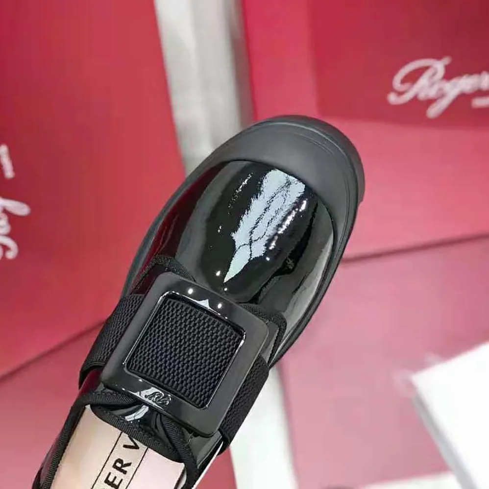 Roger Vivier Walky Viv Lacquered Buckle Sneakers in Leather for Women in Black