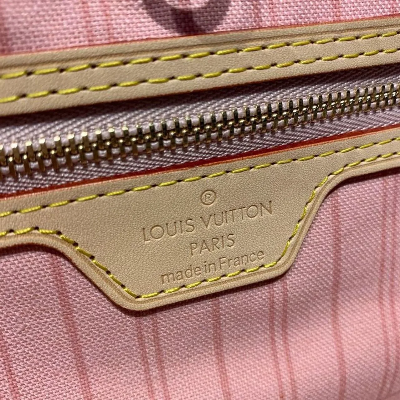 Louis Vuitton Neverfull GM Tote Bag / Rose Ballerine Pink Damier Azur Gold Hardware Louis Vuitton Neverfull GM Tote Bag / Rose Ballerine Pink Damier Azur Gold Hardware