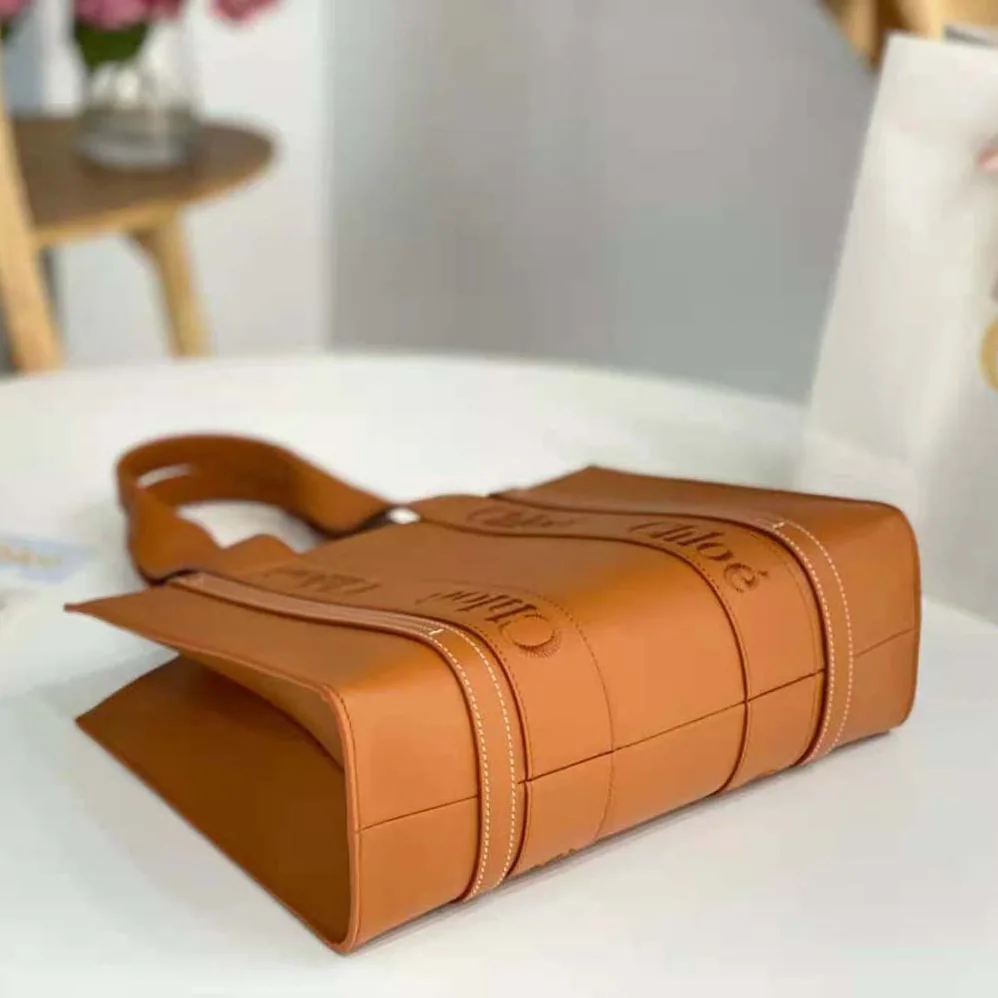 Chloe Medium Woody Tote Bag for Women in Brown Chloe Medium Woody Tote Bag for Women in Brown