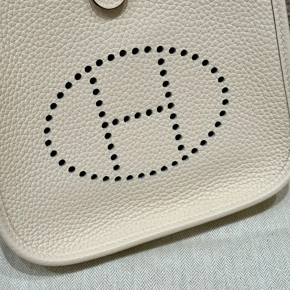 Hermes Evelyne 16 Amazone in Clemence Leather for Women in White/Gold Hermes Evelyne 16 Amazone in Clemence Leather for Women in White/Gold