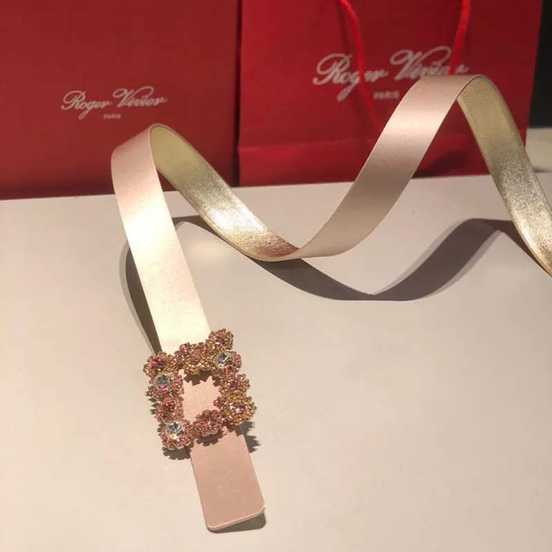 Roger Vivier Wome Flowers Belt in Silk Satin in Sandy