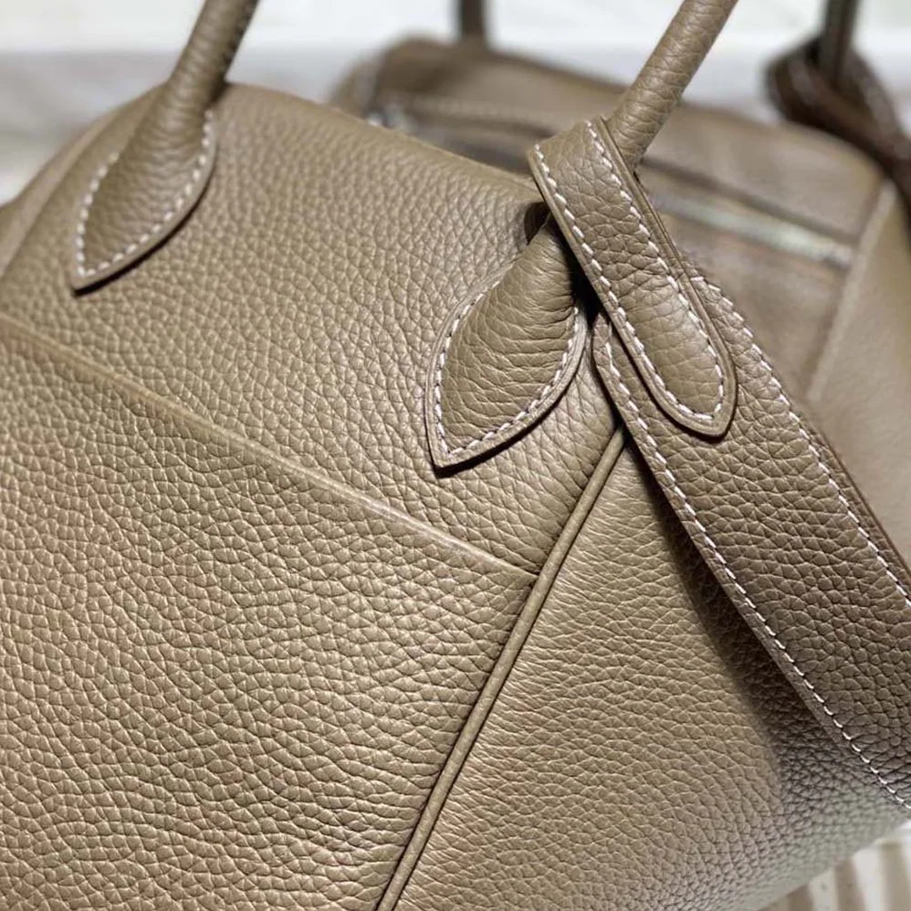 Hermes Lindy 26 in Clemence Leather for Women in Gray/Silver Hermes Lindy 26 in Clemence Leather for Women in Gray/Silver