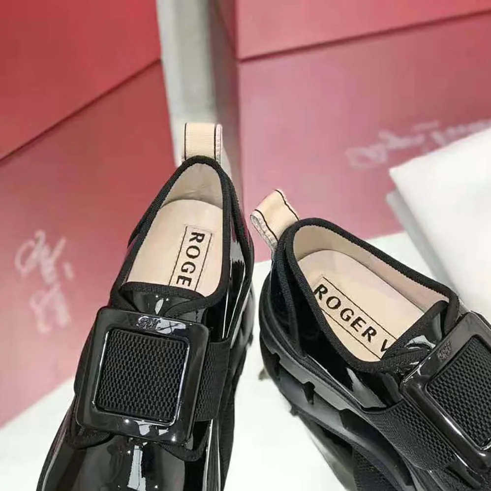Roger Vivier Walky Viv Lacquered Buckle Sneakers in Leather for Women in Black