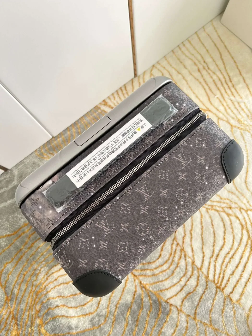 Louis Vuitton Monogram Horizon 55 Suitcase in Grey Silver Hardware Louis Vuitton Monogram Horizon 55 Suitcase in Grey Silver Hardware