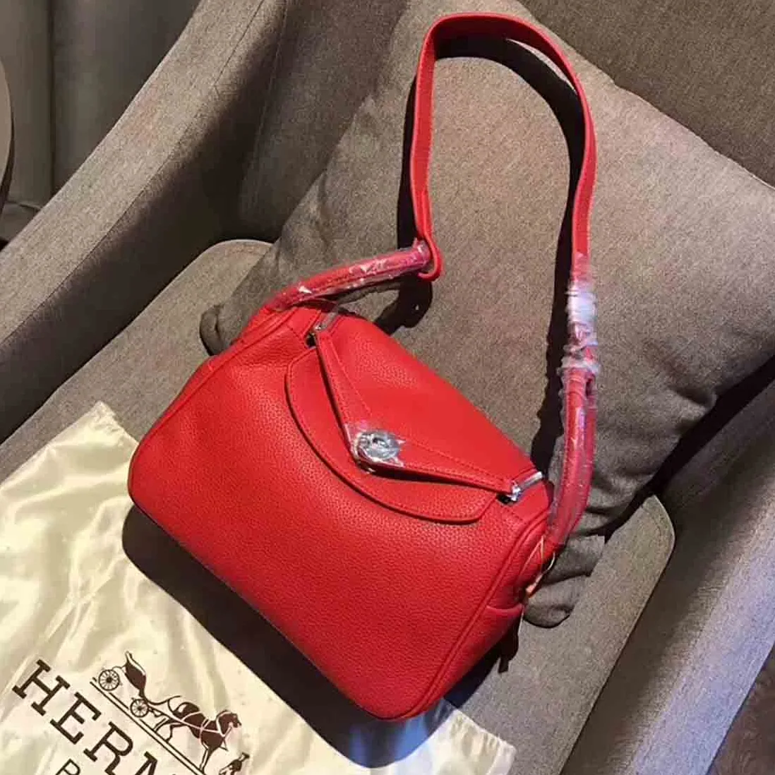 Hermes Lindy 30 Top Flap Leather Bag with Strap in Red
