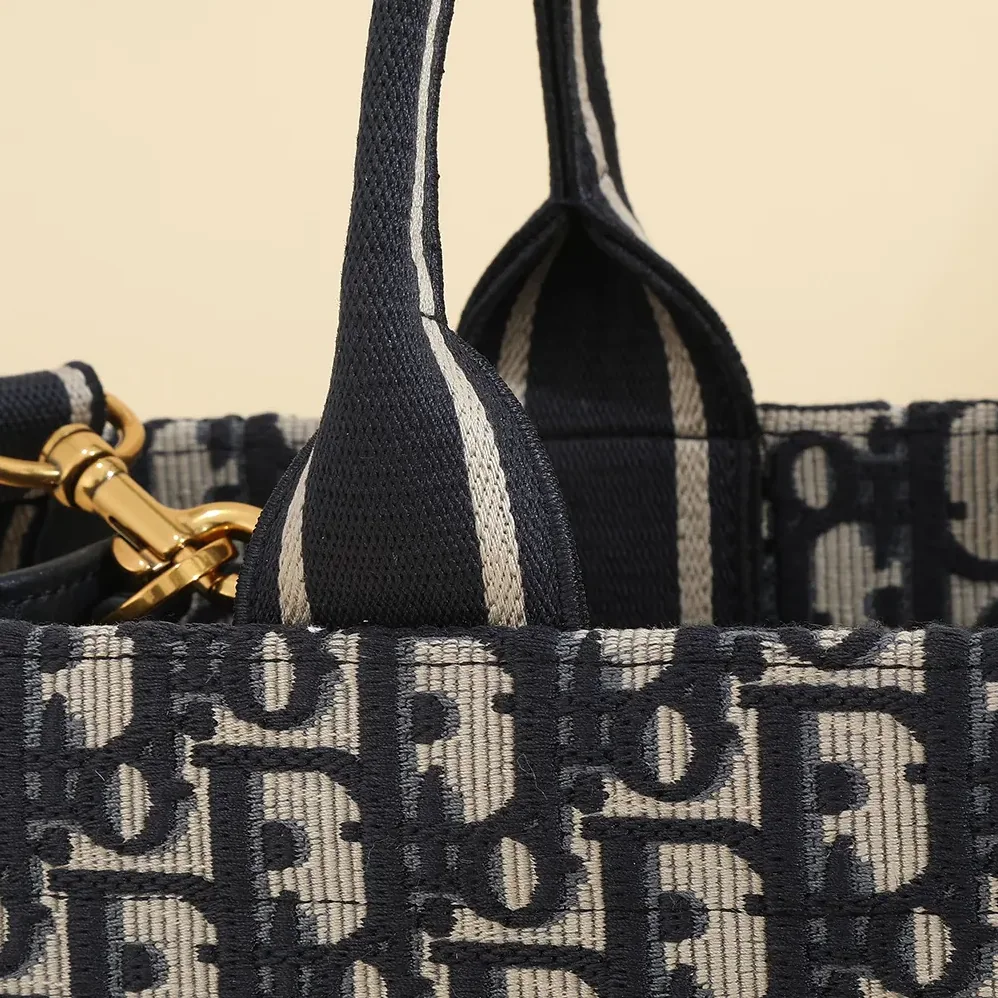 Dior Medium Dior Book Tote Blue Dior Oblique Embroidery and Calfskin for Women Dior Medium Dior Book Tote Blue Dior Oblique Embroidery and Calfskin for Women
