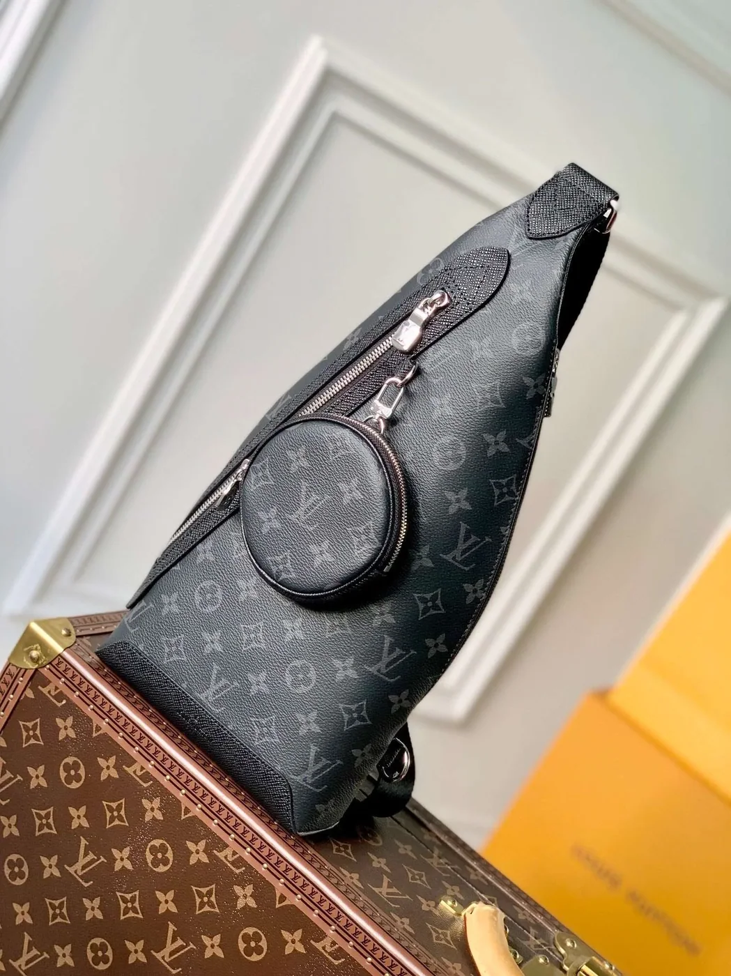 Louis Vuitton Duo Slingbag Black / Louis Vuitton Duo Slingbag Black /