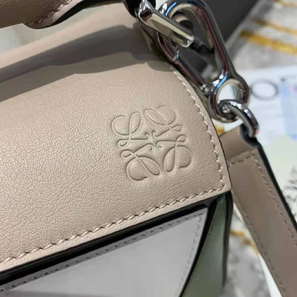 Loewe Puzzle Bag in Classic Calfskin for Women in White Loewe Puzzle Bag in Classic Calfskin for Women in White