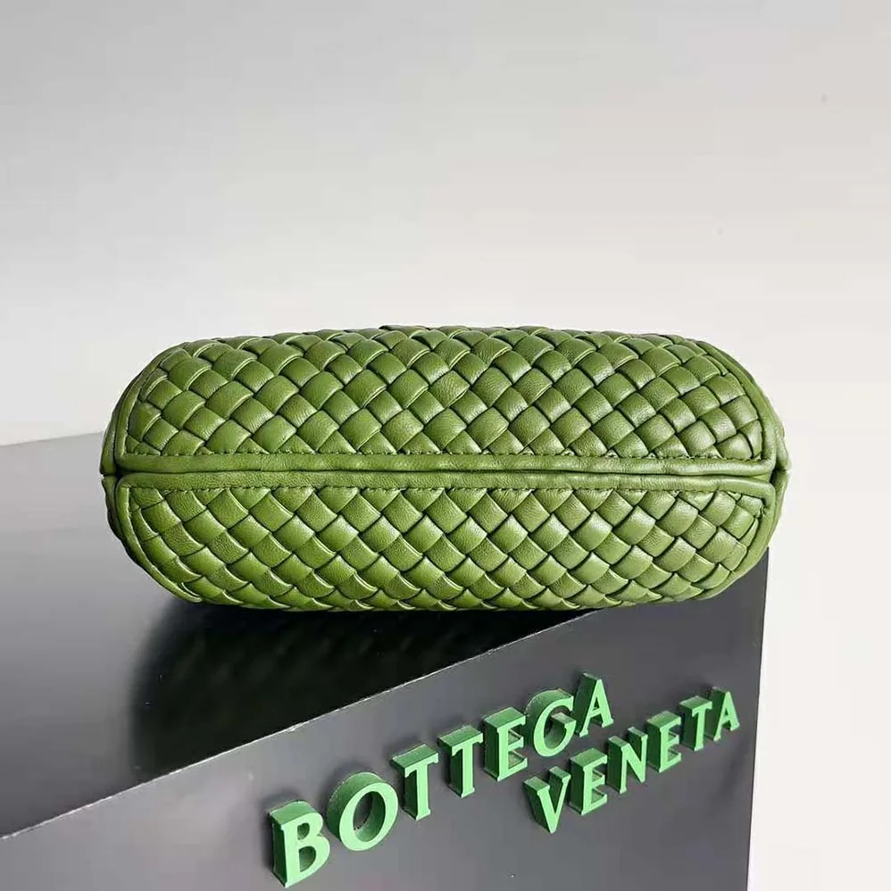Bottega Veneta Small Clicker Shoulder Bag for Women in Green