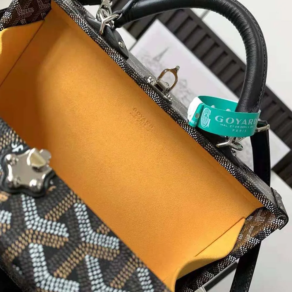 Goyard Sac Malle Grand Hôtel in Goyardine Canvas & Clamecy Calfskin for Women in Black Goyard Sac Malle Grand Hôtel in Goyardine Canvas & Clamecy Calfskin for Women in Black