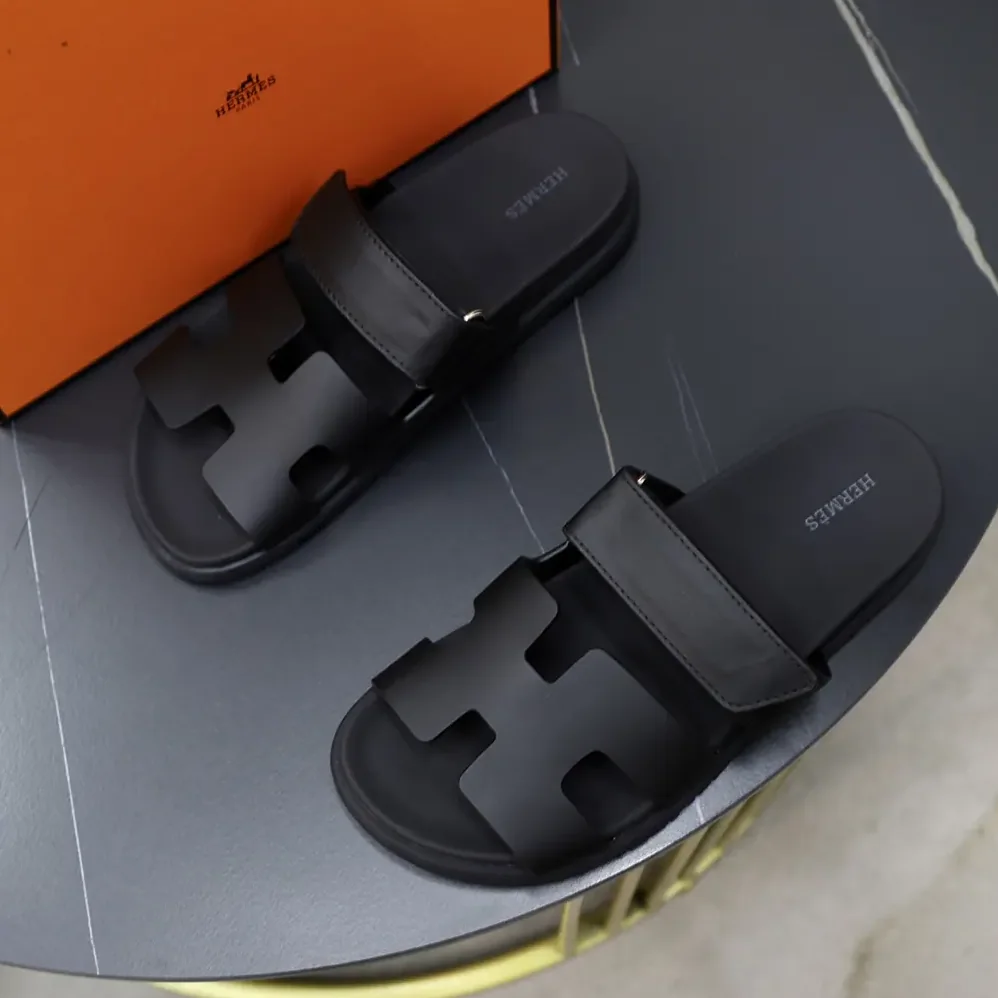Hermes Chypre Sandal-Black H222100Zv02340 for Unisex