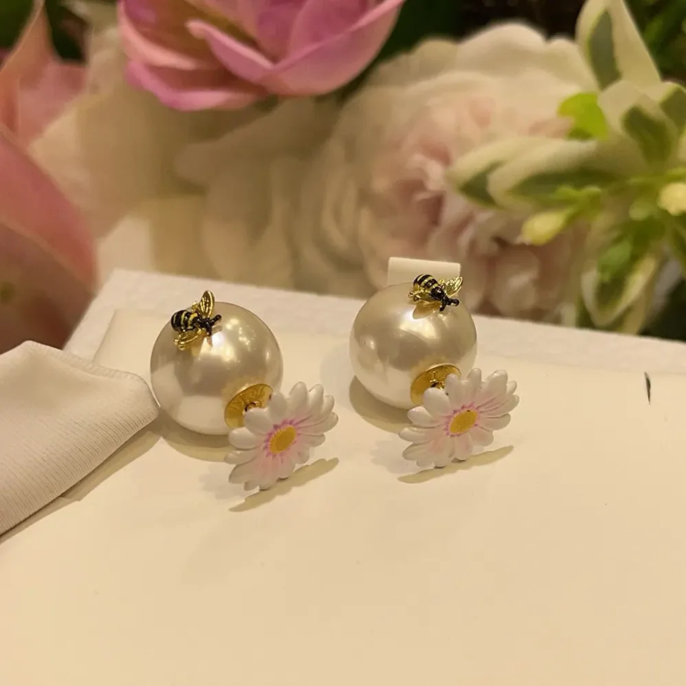 Dior Daisy Dior Tribales Earrings Gold-Finish Metal White Resin Pearls and Multicolor Lacquer for Women Dior Daisy Dior Tribales Earrings Gold-Finish Metal White Resin Pearls and Multicolor Lacquer for Women