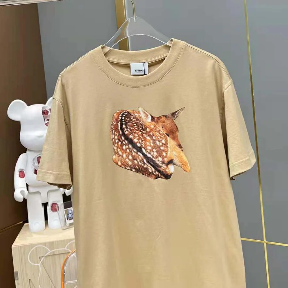 Burberry Deer Print Cotton Oversized T-shirt for Women in Brown Burberry Deer Print Cotton Oversized T-shirt for Women in Brown