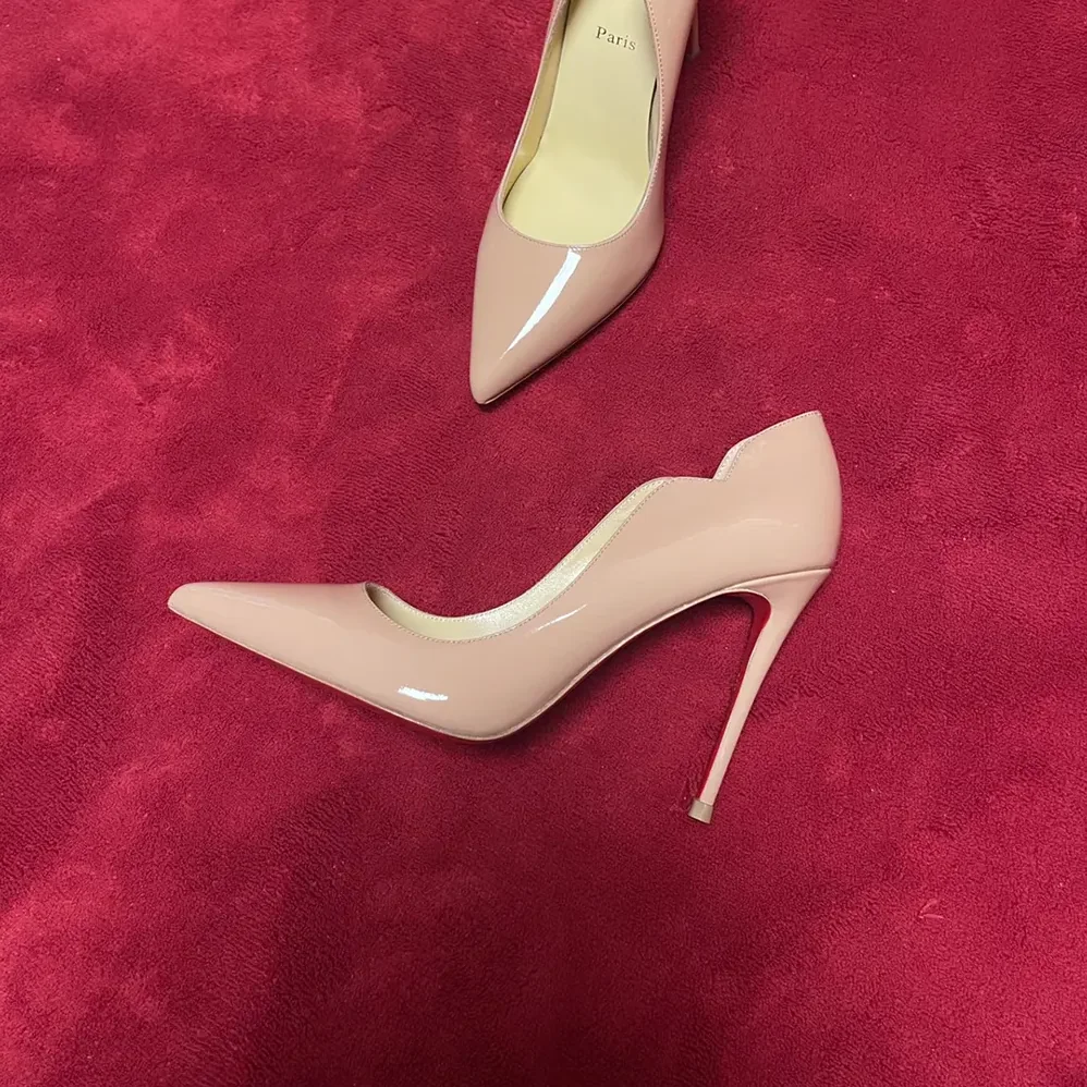 Christian Louboutin Hot Chick 100 mm Pumps Patent Calf Leather Beige for Women Christian Louboutin Hot Chick 100 mm Pumps Patent Calf Leather Beige for Women